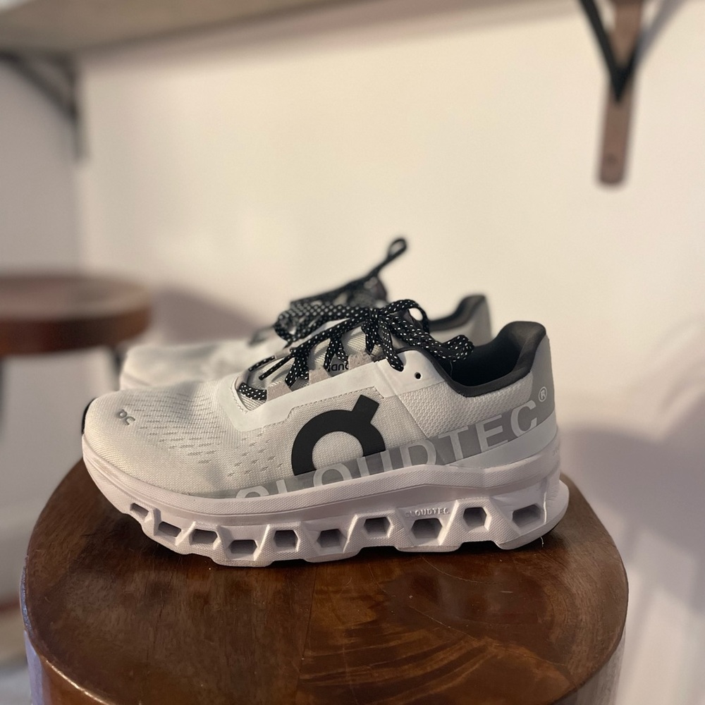 Sneakers, running, on cloudmonster, women’s, size 7